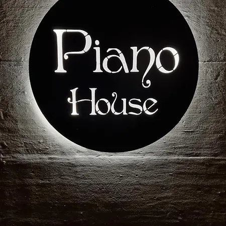 La Casa Piano House ,cu Parcare